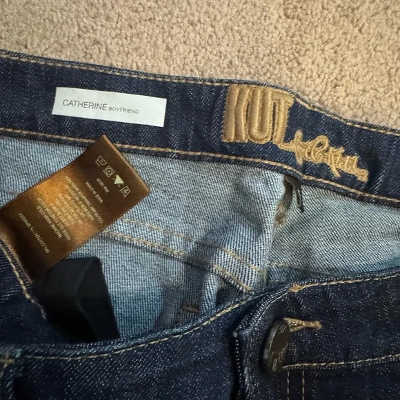 ⭐️ Kut From the Kloth women’s Catherine boyfriend jeans size 6 - Picture 5 of 5